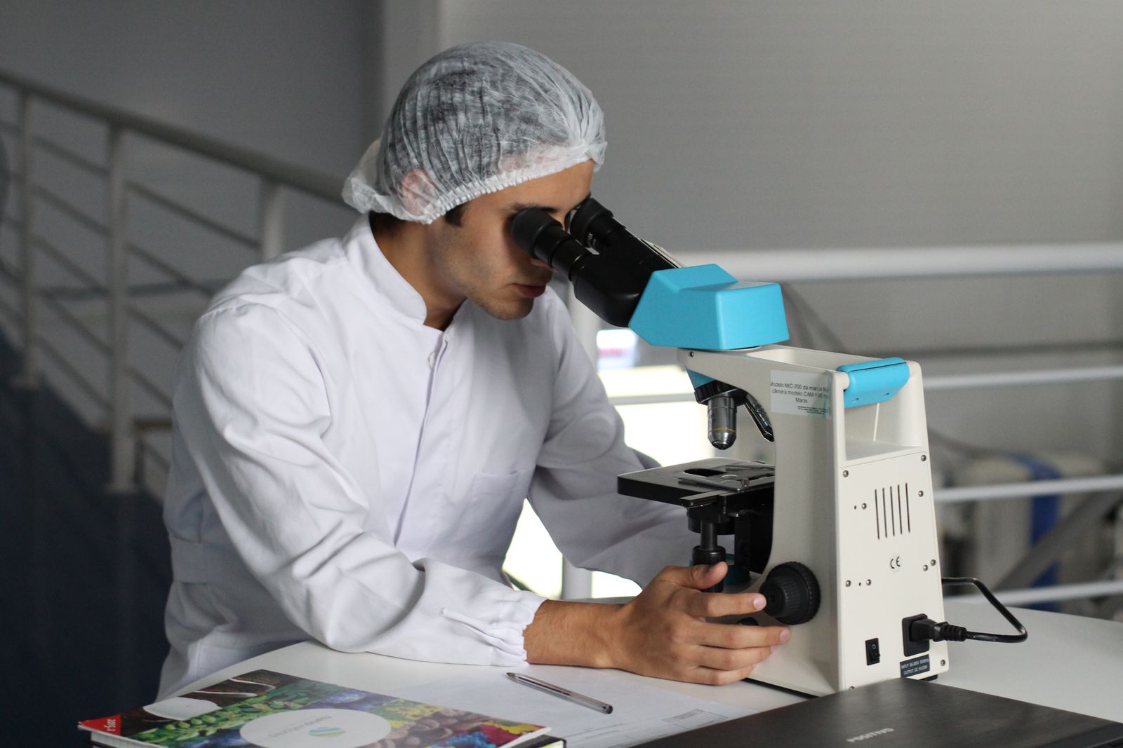 Pharmazeutisches Labor mit GxP-Ausr&uuml;stung